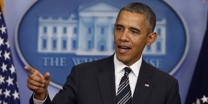 PREMIERĂ pentru un președinte american: Barack Obama, pe coperta REVISTEI GAY „Out”