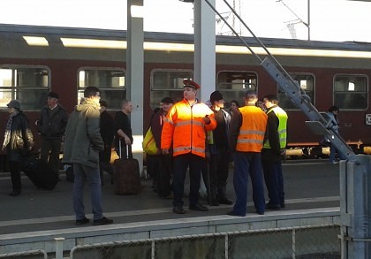 PANICĂ în gară: O locomotivă a INTRAT CU VITEZĂ într-un tren cu CĂLĂTORI (GALERIE FOTO)