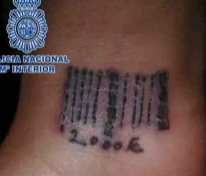 CONDAMNARE RECORD în Spania pentru un PROXENET ROMÂN: Își tatua prostituatele cu COD DE BARE