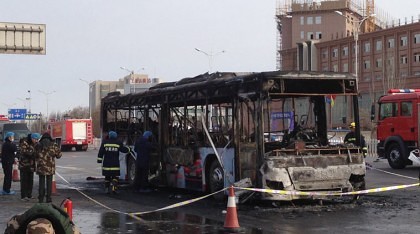 VIDEO/ Autobuz MISTUIT DE FLĂCĂRI: 14 oameni AU MURIT și alte ZECI DE PERSOANE au fost GRAV RĂNITE