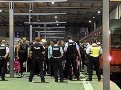 Germania vrea să „şlefuiască” în continuare dreptul fundamental la azil