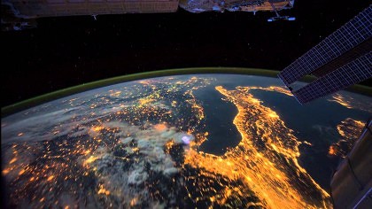 SPECTACULOS/ Cum se vede Pământul pe timp de noapte, din spaţiu!