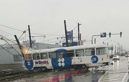 Tramvai DERAIAT în Arad, în zona Selgros!