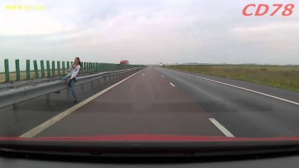 VIDEO/ Imagini care îţi TAIE RESPIRAŢIA! Situaţii limită în trafic, filmate de un şofer