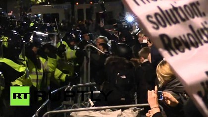 VIDEO/ Protest anti-capitalist VIOLENT, la Londra, iniţiat de Anonymous