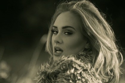 VIDEO/ Reacţia INCREDIBILĂ a faimoasei Adele într-un local: „Chiar TREBUIE SĂ PLĂTESC? SUNT FAIMOASĂ!”