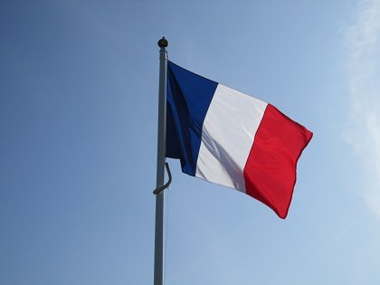 Franţa ÎȘI SCHIMBĂ Constituţia după ATENTATELE de la Paris: Teroriştii, lăsați FĂRĂ CETĂȚENIE