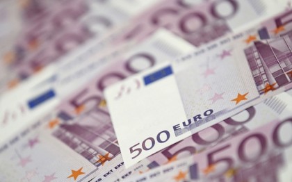 Un bărbat a găsit într-un restaurant o borsetă cu peste 13.000 de euro. Ce a decis să facă cu banii