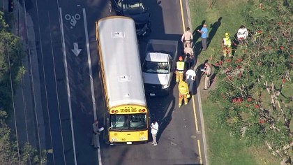 ACCIDENT VIOLENT: Un autocar PLIN CU ELEVI de liceu a intrat într-un autovehicul: O persoană, în STARE GRAVĂ!