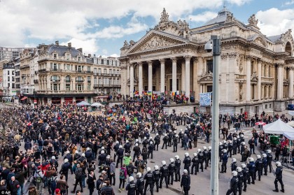 Marșul pentru pace organizat la Bruxelles, boicotat de huligani violenți