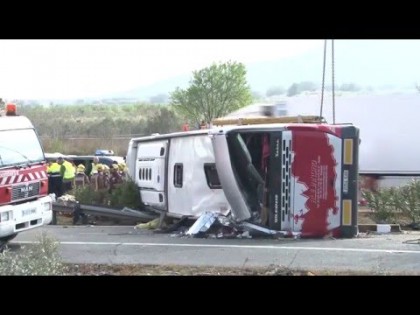 TRAGEDIE pe AUTOSTRADĂ! Zeci de MORŢI şi RĂNIŢI într-un ACCIDENT de autocar (VIDEO)