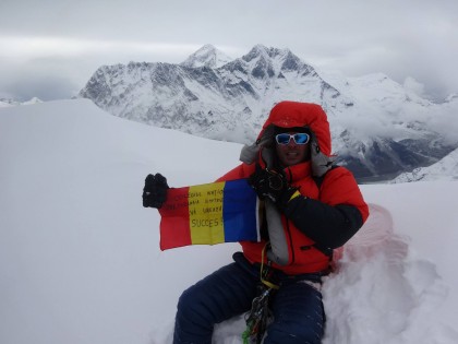 Alpinistul arădean Zsolt Torok A URCAT STEAGUL României pe unul din CELE MAI GRELE VÂRFURI din lume