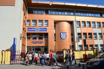 Ziua Porţilor Deschise la Universitatea Aurel Vlaicu. Tot ce trebuie să ştiţi despre universitatea arădeană