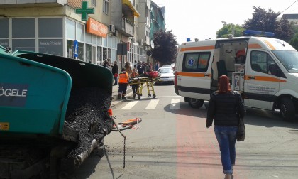 Intervenţie de URGENŢĂ a unei ambulanţe, la Piaţa Mihai Viteazul. CE S-A ÎNTÂMPLAT (GALERIE FOTO)