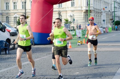 Peste 2600 de persoane au alergat la „Maratonul, Semimaratonul și Crosul Aradului” (GALERIE FOTO)