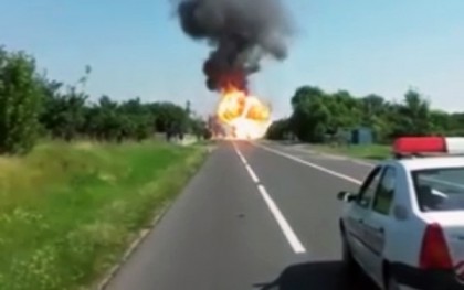 Un camion cu BUTELII a LUAT FOC pe DN2