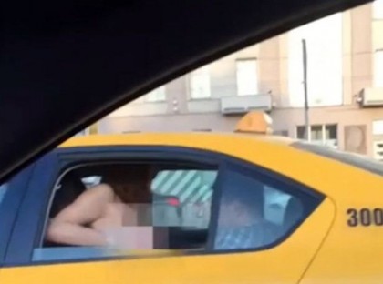 Făcea SEX într-un TAXI aflat în trafic. Un şofer a vrut să-i facă o POZĂ. Reacţia ei l-a ŞOCAT (FOTO)