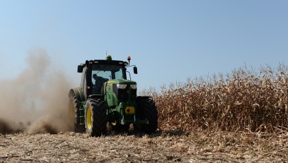 Credite „de trei ori subvenția” pentru agricultori