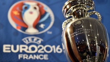 EURO 2016: Microbiștii, NEVOIȚI să consulte GHIDUL pentru Campionatul European de Fotbal 2016, elaborat de MAI