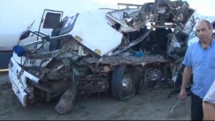 GRAV ACCIDENT DE CIRCULAȚIE: Un AUTOCAR cu 33 de pasageri S-A CIOCNIT VIOLENT de un camion: 7 MORȚI și zeci de RĂNIȚI