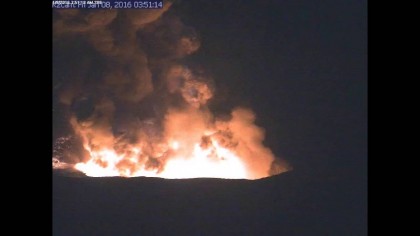 Erupție VULCANICĂ filmată din ELICOPTER