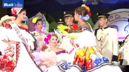 Situație JENANTĂ petrecută în timpul unui concurs de Miss. Ce a pățit una dintre concurente! (VIDEO)
