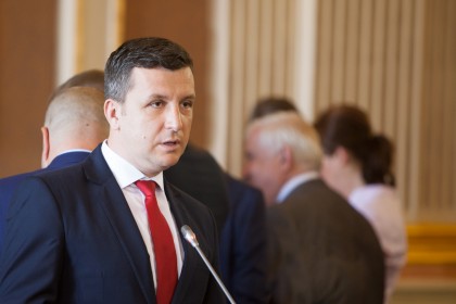 Beniamin Vărcuș (PSD) către Gheorghe Falcă: „OPRIȚI-VĂ din a mai face presiuni asupra membrilor PSD!”