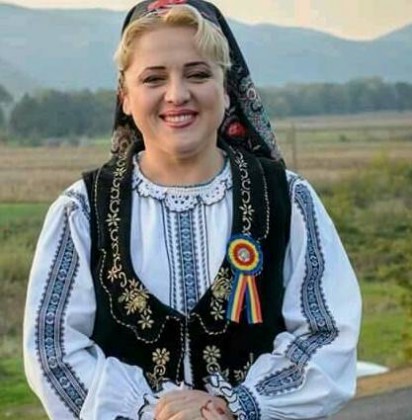 Lumea muzicală, ÎN DOLIU! Cunoscuta interpretă de muzică populară din Arad, Mihaela Mariș A PIERDUT LUPTA CU BOALA