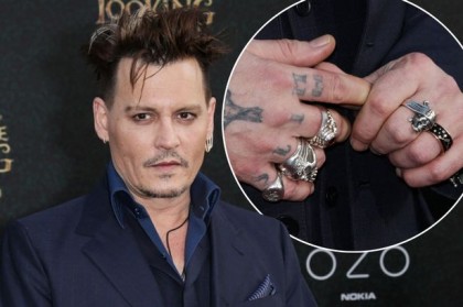 Johnny Depp, EXTREM DE VIOLENT! ȘI-A TĂIAT DEGETUL şi A SCRIS CU SÂNGE pe o oglindă
