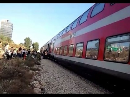 ATAC în Elveţia: A dat FOC unui vagon de tren și a ÎNJUNGHIAT pasagerii