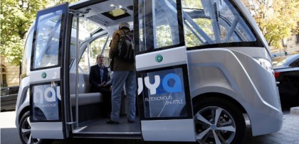 The presentation of the Navya autonomous electric vehicle, on September 30, 2015 in Paris. AFP PHOTO / THOMAS SAMSON / AFP PHOTO / THOMAS SAMSON