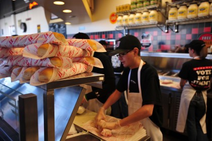La 19 ani și-a deschis un magazin de sandwich-uri, iar acum AFACEREA lui valorează miliarde de dolari