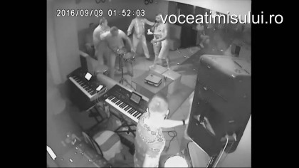 VIDEO/ Bătaie ca-n FILME într-un club din VESTUL ȚĂRII