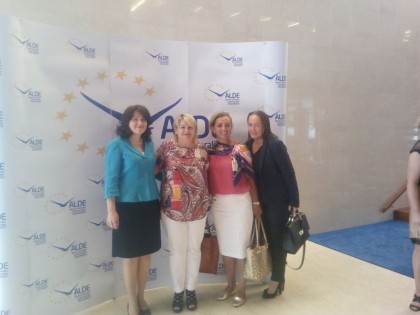 Preşedintele OFLDE Arad, Mirela Ghidarcă, prezentă la Şcoala de Vară a Organizaţiei Femeilor Liberal Democrate.
