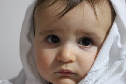 Bebeluș, de trei luni, INTERNAT de URGENȚĂ după ce a INHALAT o SUBSTANȚĂ TOXICĂ