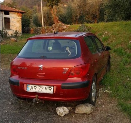 Mașină cu număr de Arad, ABANDONATĂ în Italia. Ce s-a întâmplat cu proprietarul?!