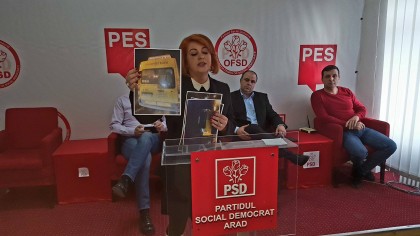Anca Stoenescu: „PNL Arad transportă membrii de partid cu microbuzele elevilor, fără nicio reținere“