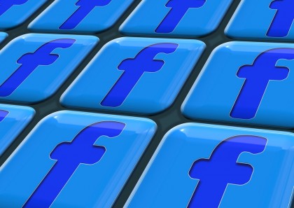Facebook SE PRĂBUȘEȘTE. Ce se întâmplă cu rețeaua de socializare