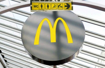 A fost CONCEDIAT de URGENȚĂ! Ce a făcut un angajat McDonald’s în TOALETA FEMEILOR