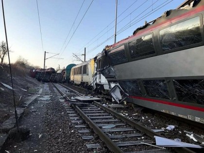 ACCIDENT feroviar în EUROPA: Două TRENURI s-au CIOCNIT FRONTAL (FOTO + VIDEO)
