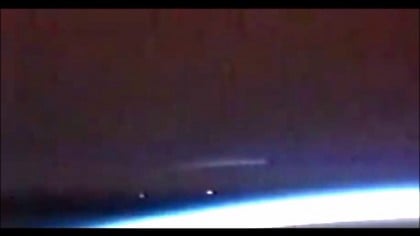 O MISTERIOASĂ navă spaţială URIAŞĂ a fost filmată în apropierea Pământului (VIDEO)