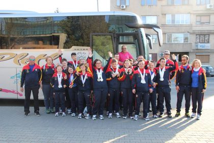 PERFORMANȚĂ: Sportivii de la „Special Olympics” s-au întors cu 21 de medalii de la Jocurile Mondiale de Iarnă (GALERIE FOTO)