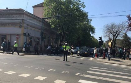 Polițiștii au împânzit zona Pieței „Mihai Viteazul” (FOTO)