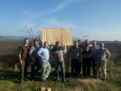 Studenți ai UVVG și elevi din cadrul Liceului Tehnologic „Iuliu Moldovan” (Forestier) Arad, implicați în amenajarea fondurilor de vânătoare (GALERIE FOTO)