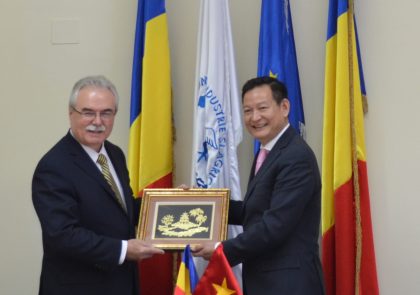Ambasadorul Vietnamului în România, în vizită la CCIA Arad (VIDEO + GALERIE FOTO)