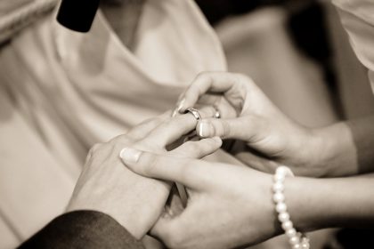 EXCLUSIVITATE: Căsătorie de conveniență, DEPISTATĂ de Serviciul pentru Imigrări Arad