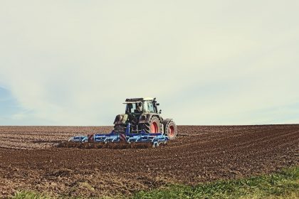AJUTOR EUROPEAN pentru cei care muncesc în AGRICULTURĂ