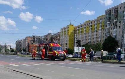 BREAKING NEWS/ Biciclist LOVIT de maşină, pe Calea Aurel Vlaicu (FOTO)