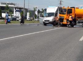 O CISTERNĂ a intrat într-un camion lângă Selgros (FOTO)
