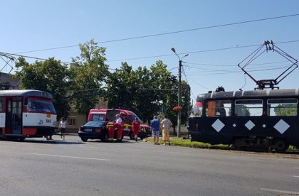 ACCIDENT la UTA: Mercedes LOVIT de tramvai! Ce s-a întâmplat